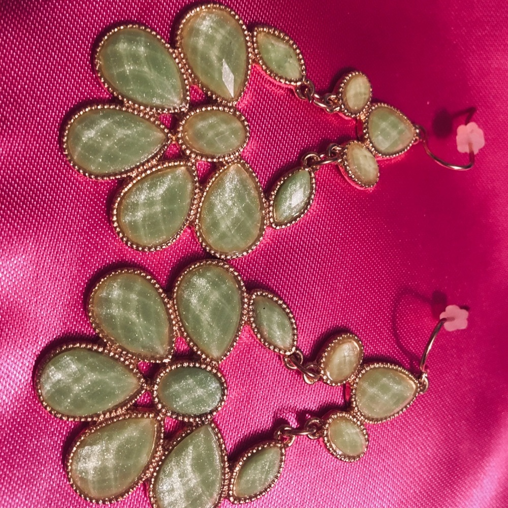 Earrings light green